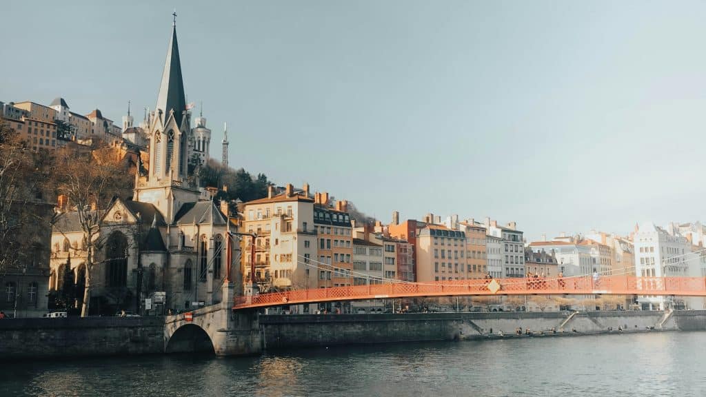 Foto einer Brücke in der Innenstadt von Lyon in Frankreich